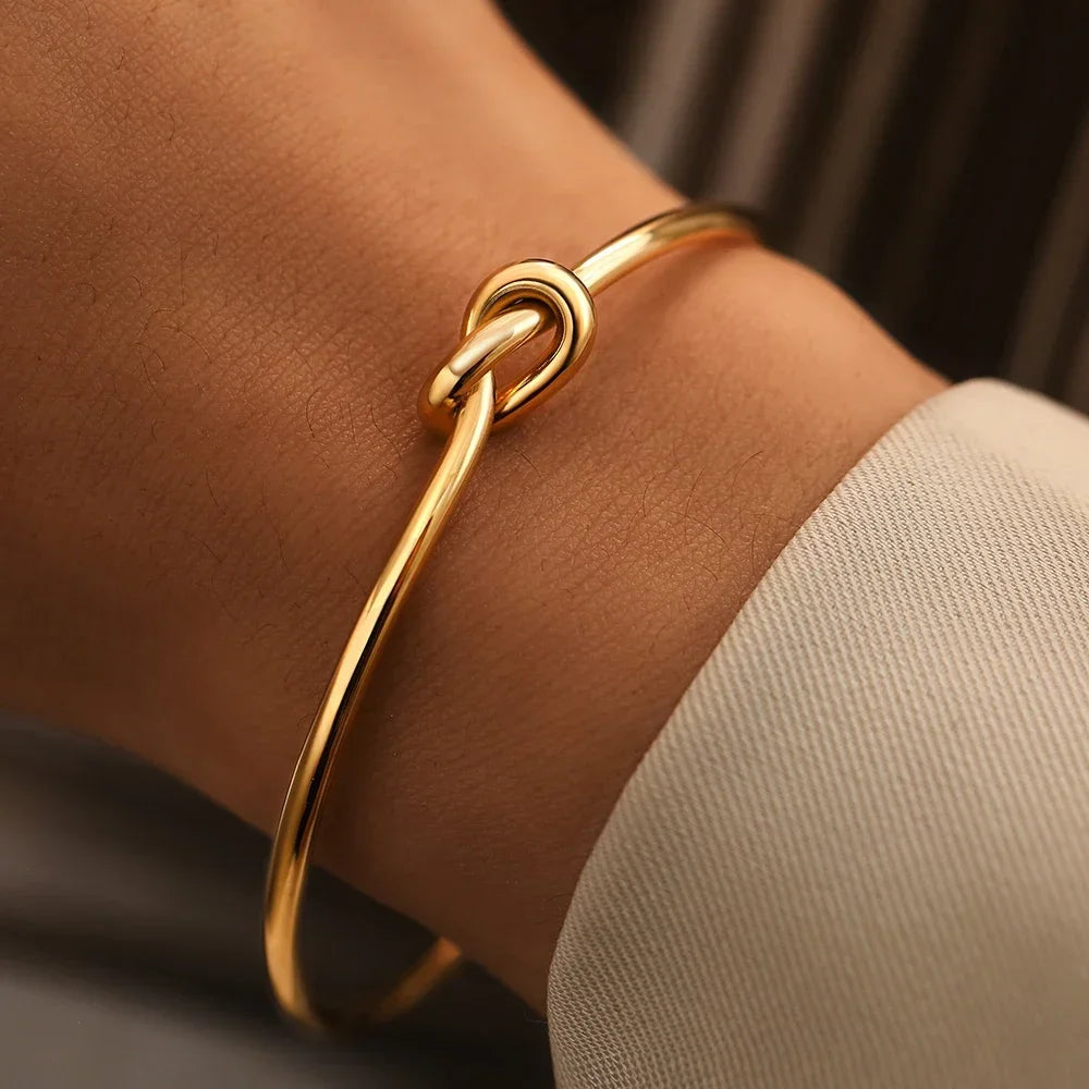 The Knotted Cuff